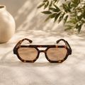 Elegante Braune Sonnenbrille im Modern Vintage Stil mit Braunen Gläsern